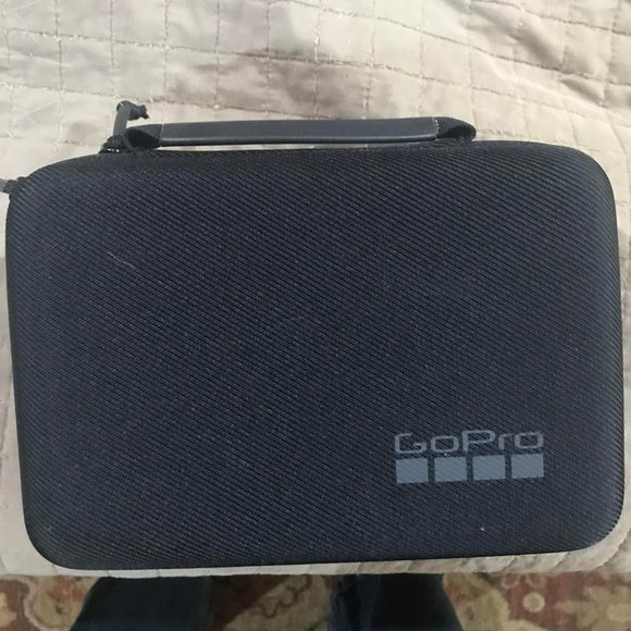 Go Pro Camera / with case - Picture 2 of 2